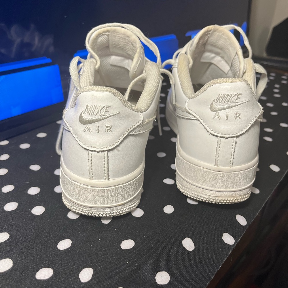 White Low-Top Sneakers - Picture 4 of 5